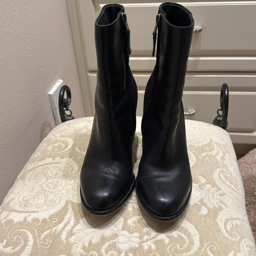 Sam Edelman, leather and suede black booties with block heel. ￼